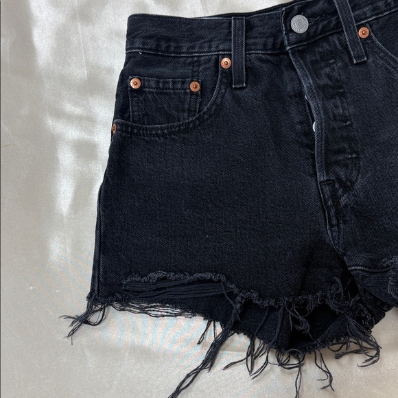 Levi's 501 Black Button Up Frayed Hem Jean Shorts Women's 24 - Picture 3 of 11